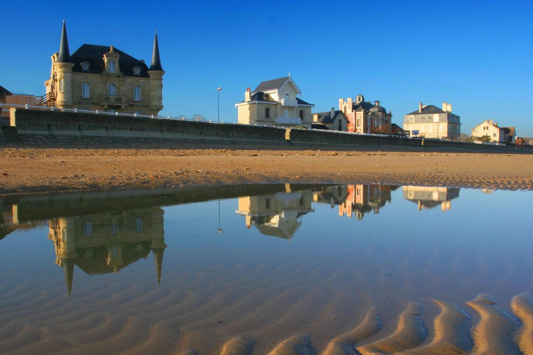 Les Douves Duplex 5 Personnes Lumineux Avec Jardin Et Terrasse Amenagee , Vue Sur Chateau A 5Mn De La Mer, Proche Omaha Beach Et Bayeux Commes Ngoại thất bức ảnh